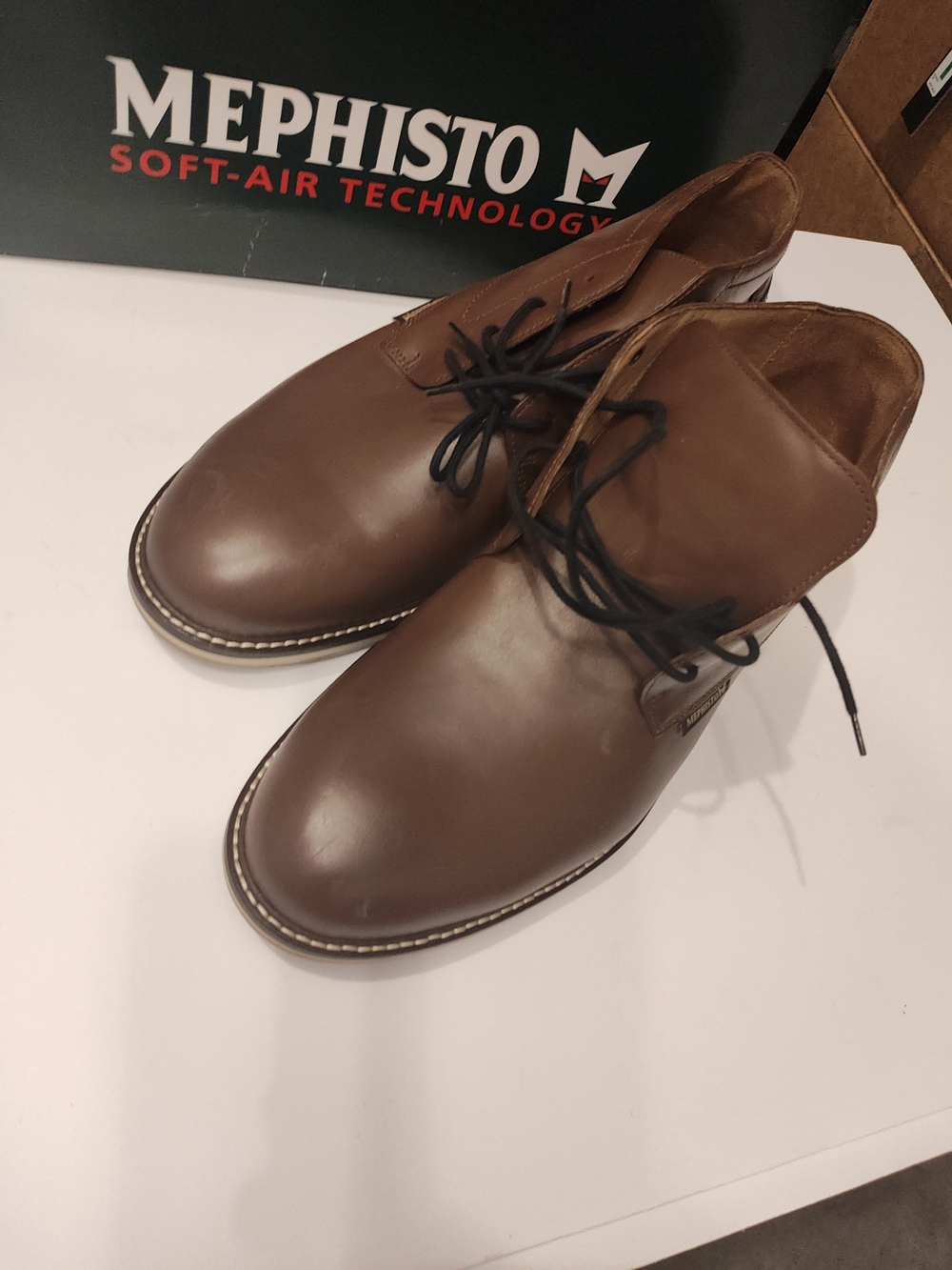 Mephisto Men’s Brown Leather Chukka Boots with Black Laces - Picture 3 of 16